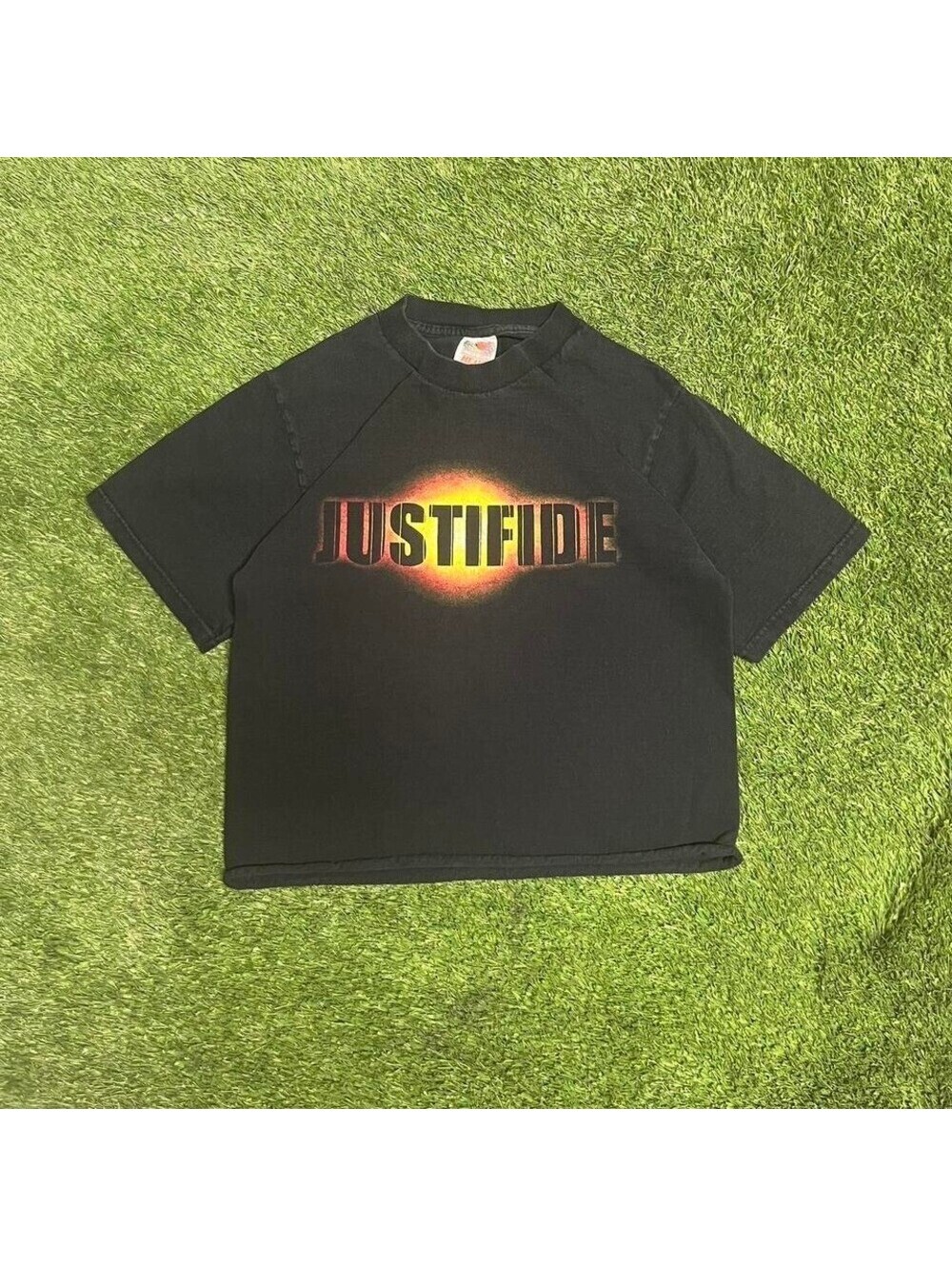 Vtg Y2K justified center logo cropped tee